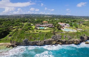 Luxueusement chic avec une vue imprenable sur l&rsquo;océan