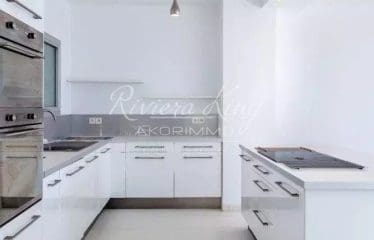 Alpes Maritimes (06) Villefranche-Sur-Mer, 4 Pieces, garage, 2 caves