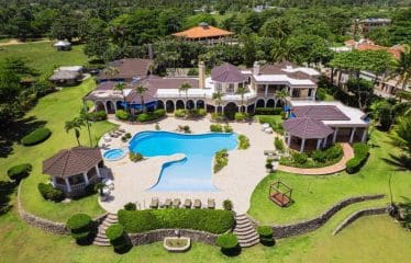 Luxueusement chic avec une vue imprenable sur l&rsquo;océan