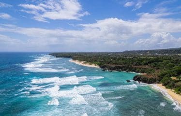 Luxueusement chic avec une vue imprenable sur l&rsquo;océan