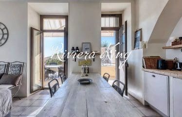 Appartement de caractère avec terrasse panoramique et studio indépendant- Villefranche-sur-Mer —