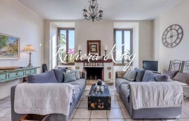 Appartement de caractère avec terrasse panoramique et studio indépendant- Villefranche-sur-Mer —