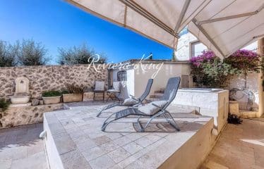 Appartement de caractère avec terrasse panoramique et studio indépendant- Villefranche-sur-Mer —