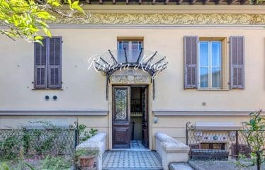 Appartement de caractère avec terrasse panoramique et studio indépendant- Villefranche-sur-Mer —